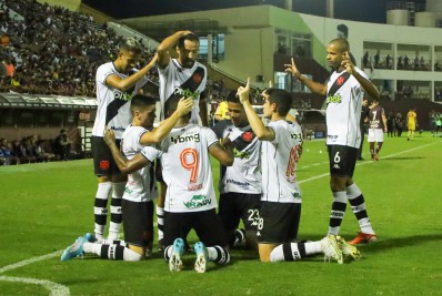 Vasco joga mal, mas vence a Ferroviária e passa de fase na Copa do Brasil