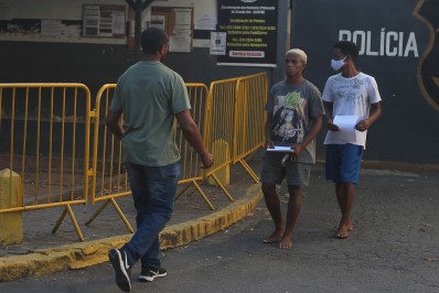 Jovens acusados de roubar turista do Maranhão participam de audiência