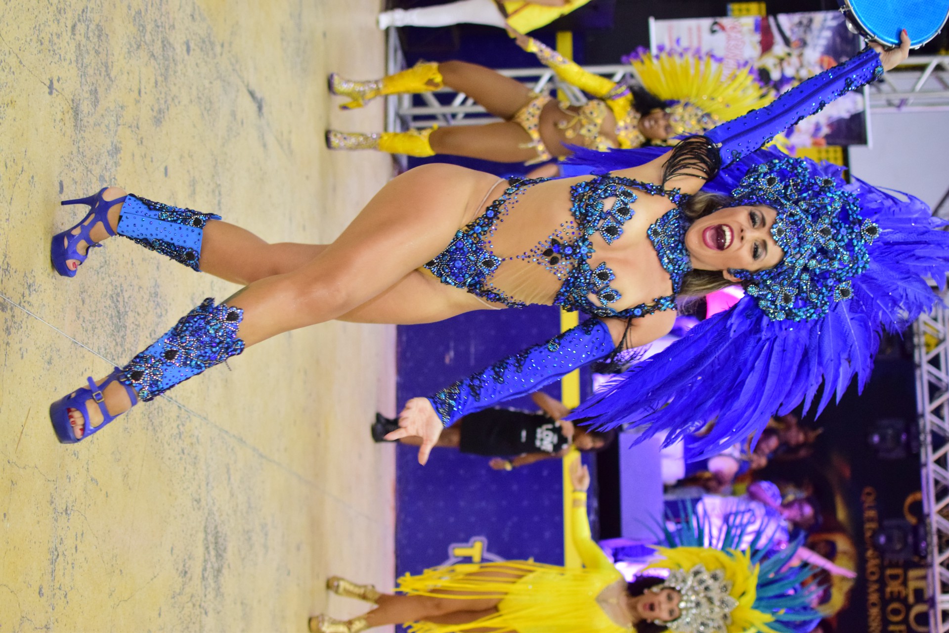 Sua família fez parte do GRES Bota (escola de samba mais antiga da Europa), local onde surgiu seu amor por escolas de sambas. - Mauro Samagaio