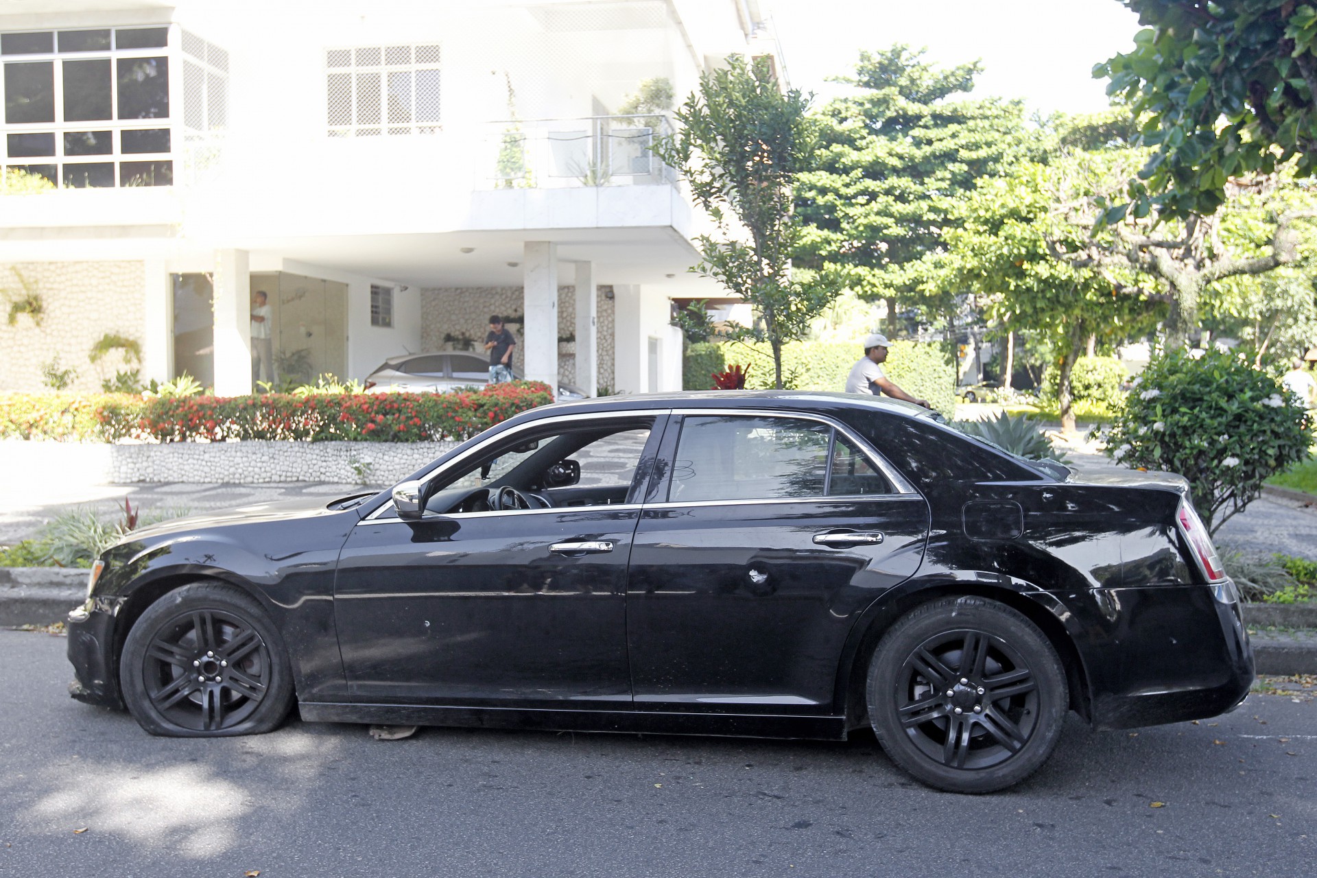 Policia - Perseguiçao policial termina com seis homens presos na Barra da Tijuca. Seis homens foram presos após uma perseguição policial no Jardim Oceânico, na Barra da Tijuca, Zona Oeste do Rio, que terminou em tiros na manhã desta quarta-feira. Segundo informaçoes da Policia Militar, os suspeitos furaram o bloqueio de uma equipe do 31 BPM (Recreio dos Bandeirantes). Eles foram encaminhados para a 16 DP, na Barra da Tijuca, zona oeste do Rio. - Reginaldo Pimenta / Agencia O Dia