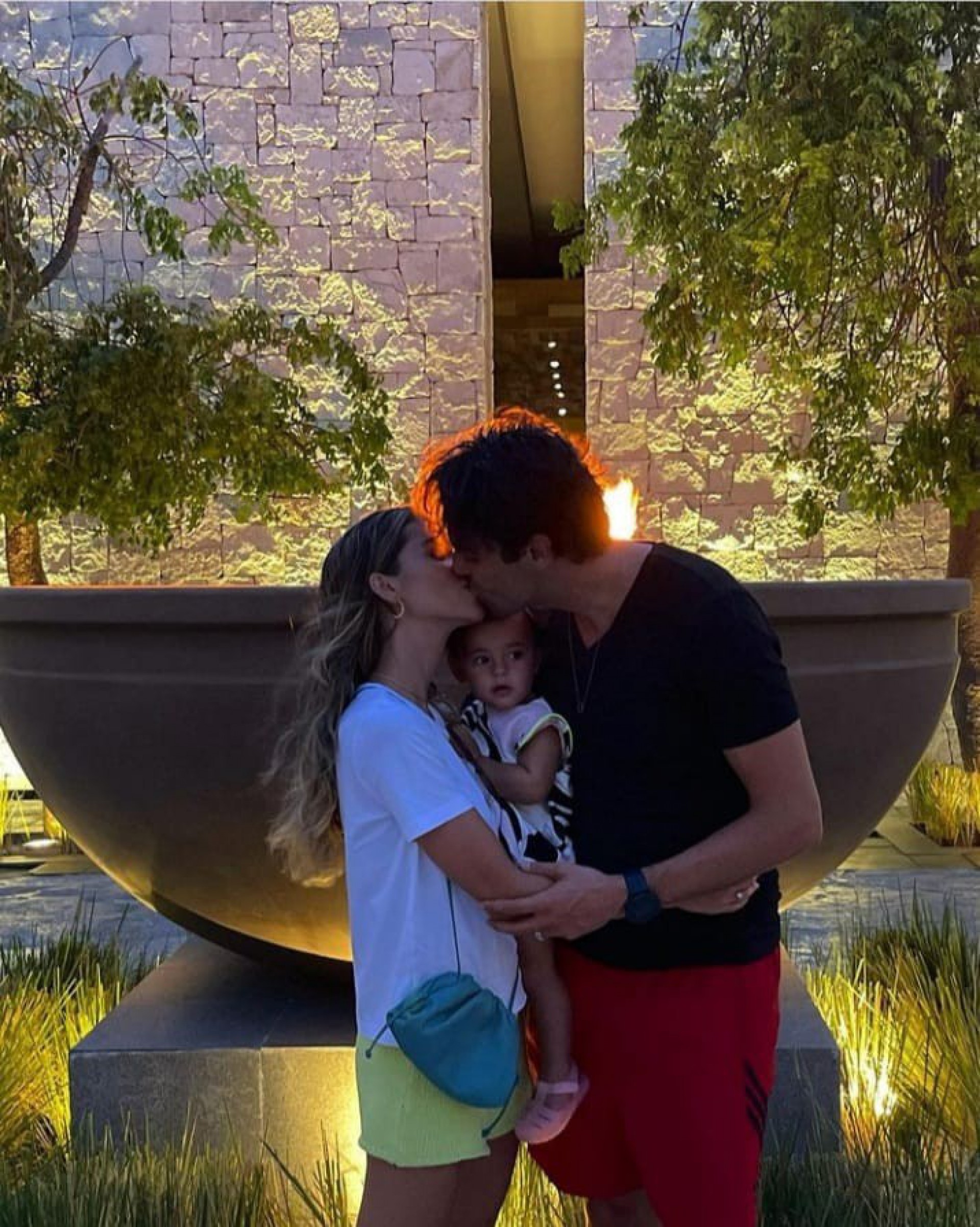 Carol Dias e Kaká com a filha, Esther - Reprodução/Instagram