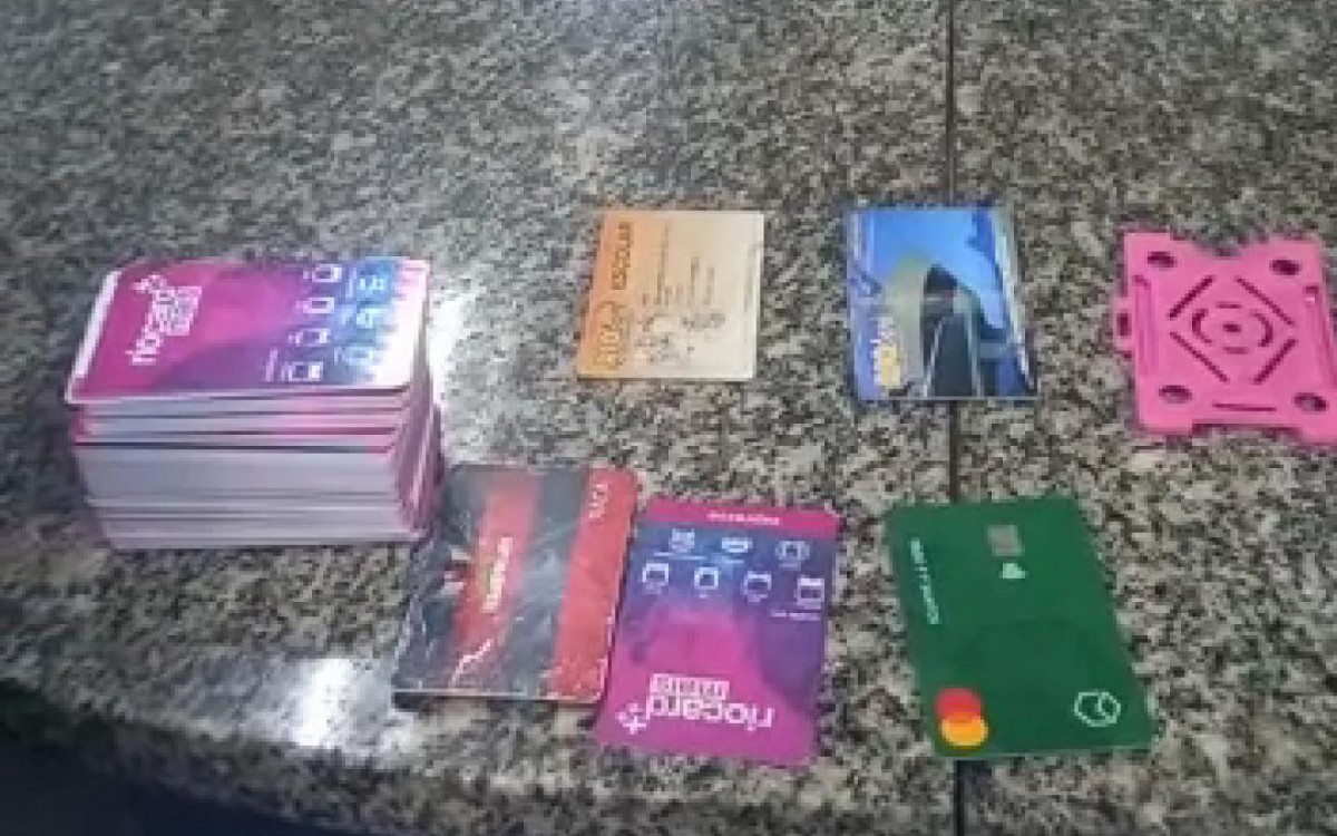 Cart&otilde;es apreendidos pela Pol&iacute;cia durante a a&ccedil;&atilde;o nas esta&ccedil;&otilde;es