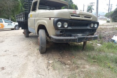 Prefeitura continua notificando proprietários e pode remover mais veículos abandonados pela cidade