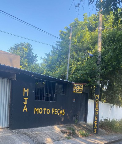 Loja de autopeças onde a moto da vítima foi roubada em São Gonçalo - Divulgação