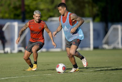 Arrascaeta é convocado para pré-lista do Uruguai e pode desfalcar o Flamengo na reta final do Carioca