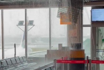 Vídeo: aeroporto alaga e teto cede após chuvas em São Paulo 