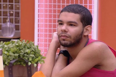 Equipe de Vyni se pronuncia sobre ataques virtuais contra o brother: 'Inaceitável'