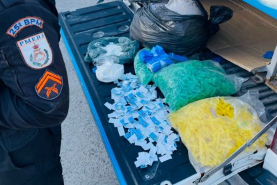 PM apreende drogas e material do tráfico em Cabo Frio