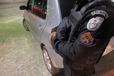 PM recupera carro roubado em Cabo Frio
