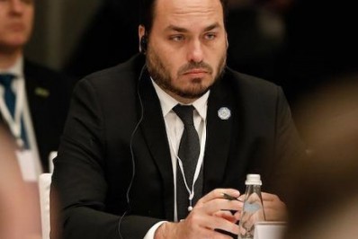 Moraes dá cinco dias para Planalto explicar Carlos Bolsonaro na comitiva à Rússia