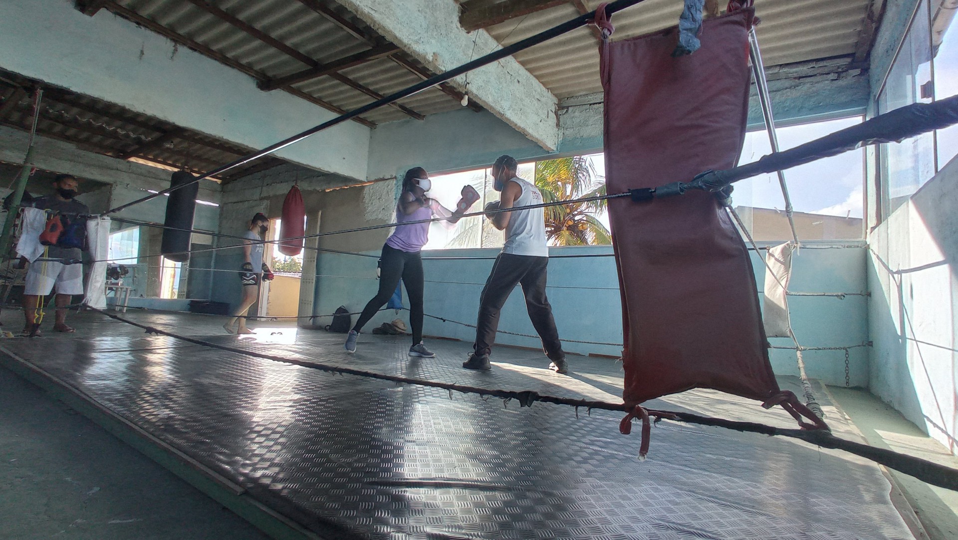 Projeto social de São Pedro da Aldeia ensina boxe a jovens e adultos - Bruninho Volotão