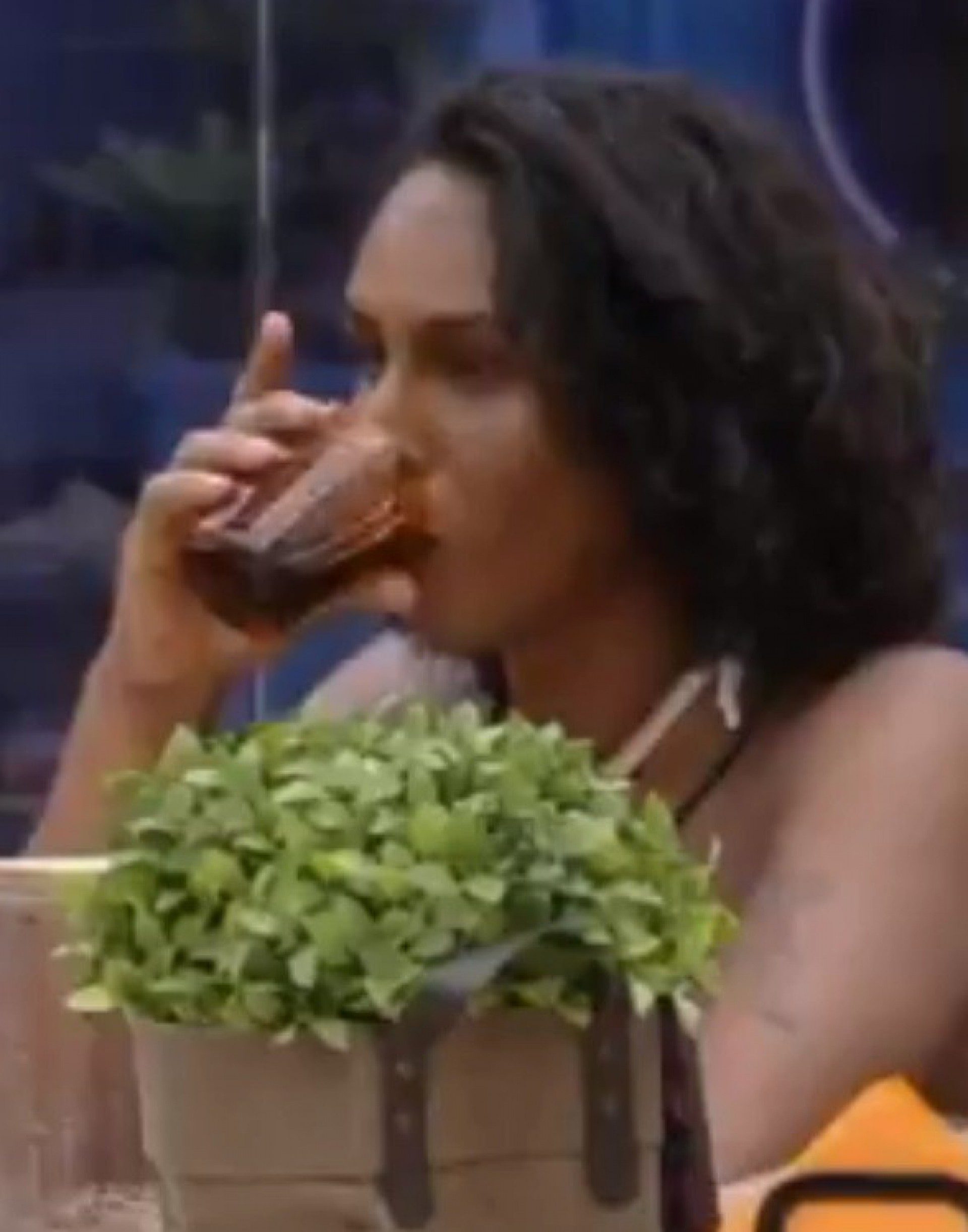 Linn da Quebrada - reprodução de vídeo