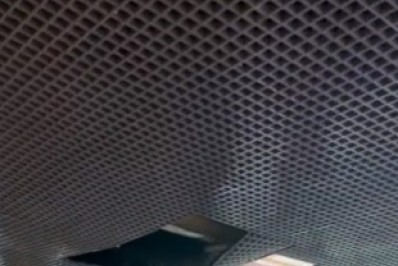 Teto do aeroporto de Congonhas cai durante chuva na cidade de São Paulo