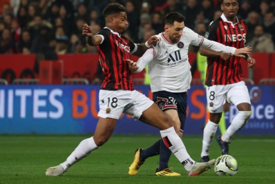 Sem Mbappé, PSG leva gol no fim e perde para o Nice