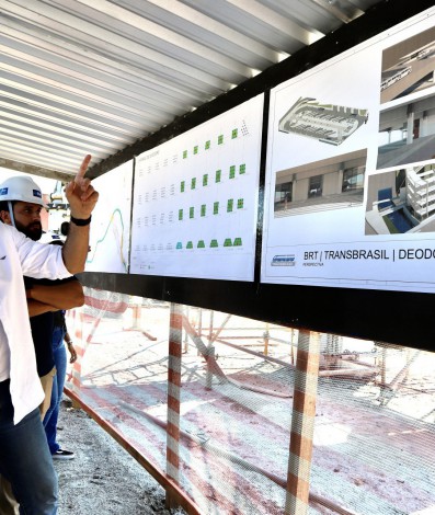 Prefeito Eduardo Paes visitou obras do terminal Deodoro do BRT Transbrasil
 - Beth Santos/Prefeitura do Rio