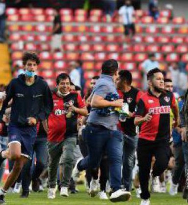 Briga entre torcedores deixa 22 feridos em partida do campeonato