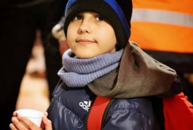 Menino de 11 anos atravessa a fronteira com a Ucrânia e chega sozinho à Eslováquia