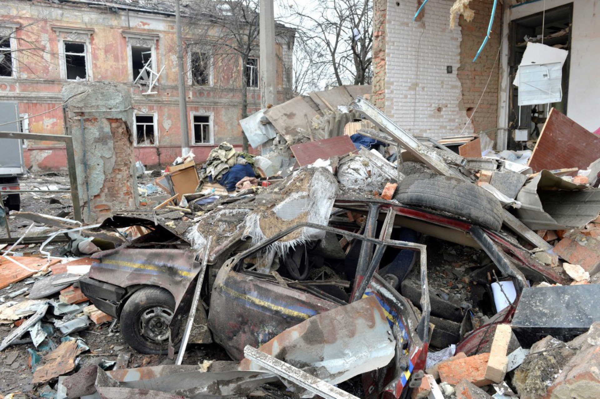 Destruição na segunda cidade maior do país, Kharkiv, na Ucrânia - SERGEY BOBOK / AFP
