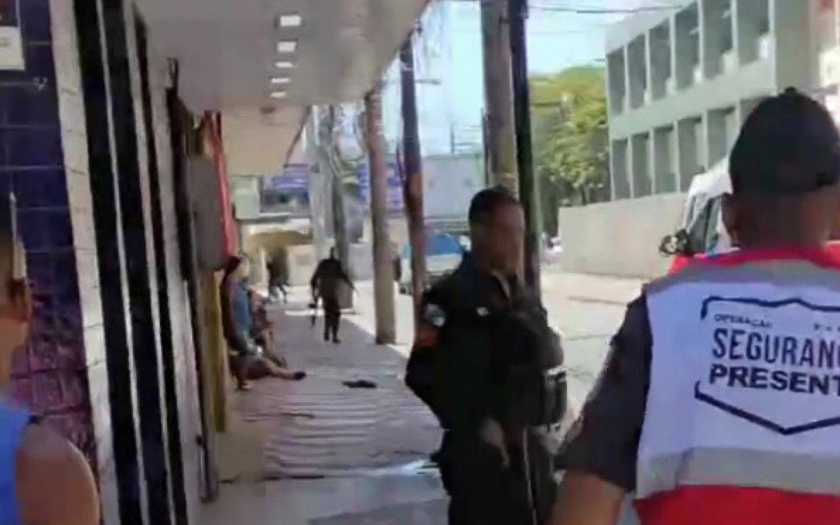 Troca de tiros no Calçadão de Bangu