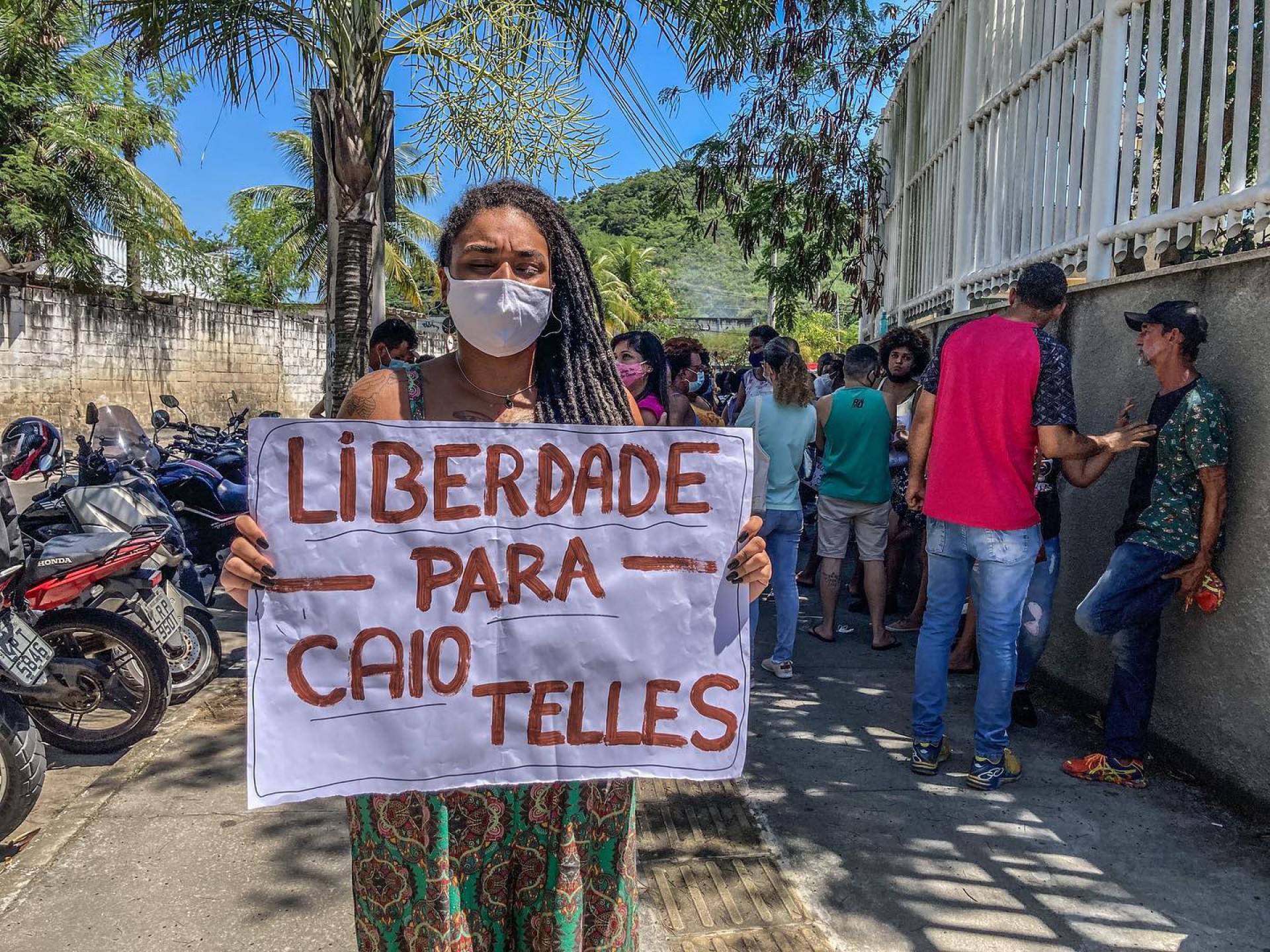 Deputada Walk&iacute;ria Nictheroy esteve presente no ato pela liberdade de Caio - Reprodu&ccedil;&atilde;o