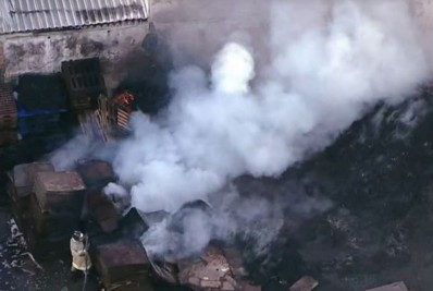 Incêndio atinge fábrica na Avenida Brasil
