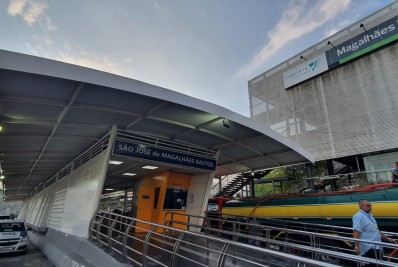 Adolescente é socorrido pelo Samu após cair de BRT em Magalhões Bastos