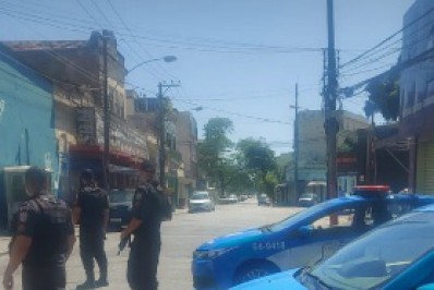 Polícia Militar realiza operação na Favela da Kelson's