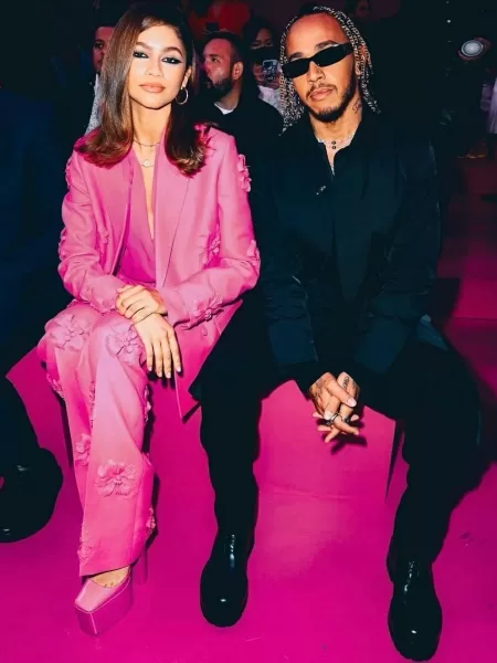 Lewis Hamilton ao lado da atriz Zendaya