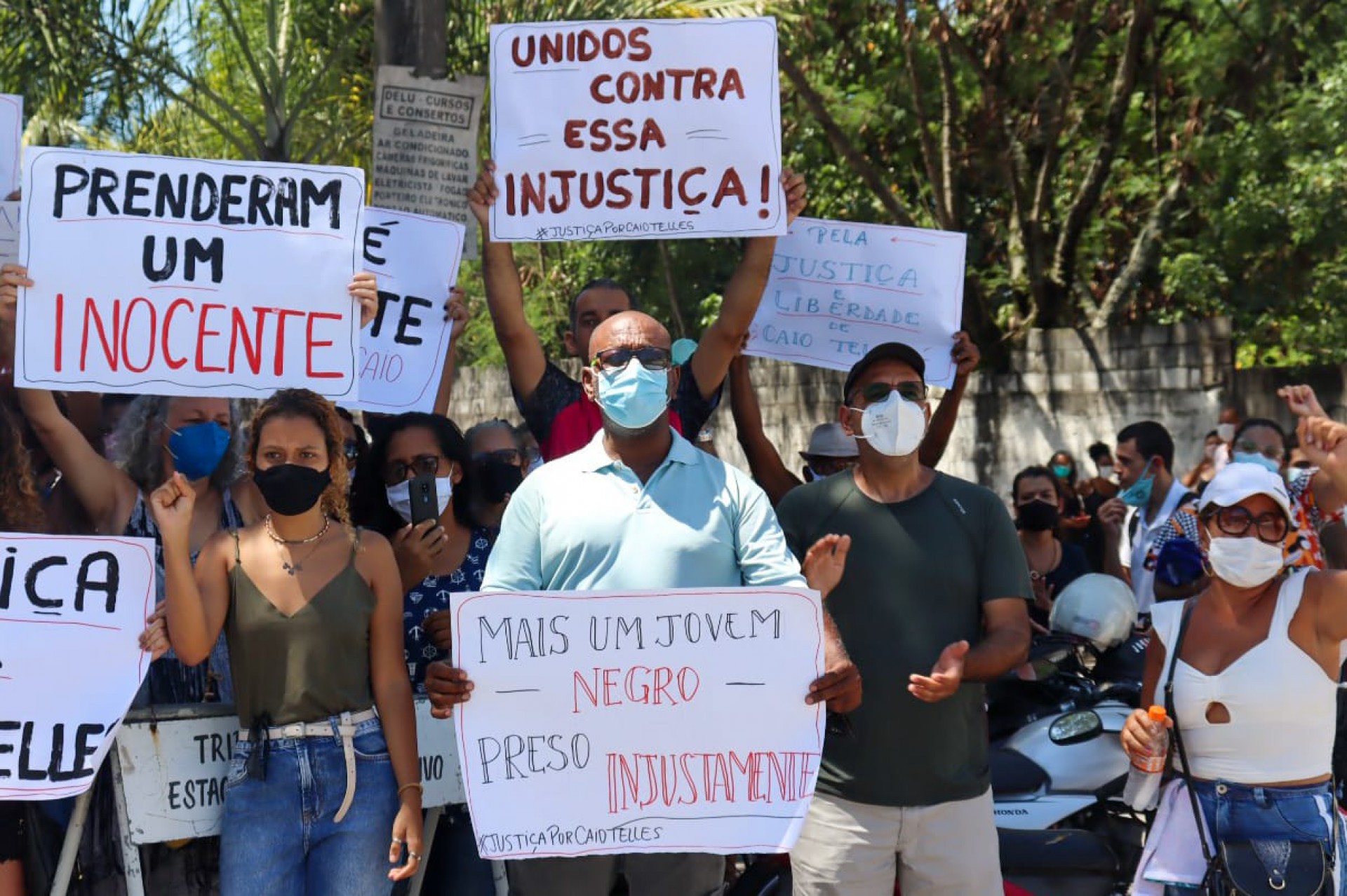 Amigos e familiares de Caio Telles fazem ato pela liberdade do jovem em São Gonçalo, na Região Metropolitana do Rio - Divulgação