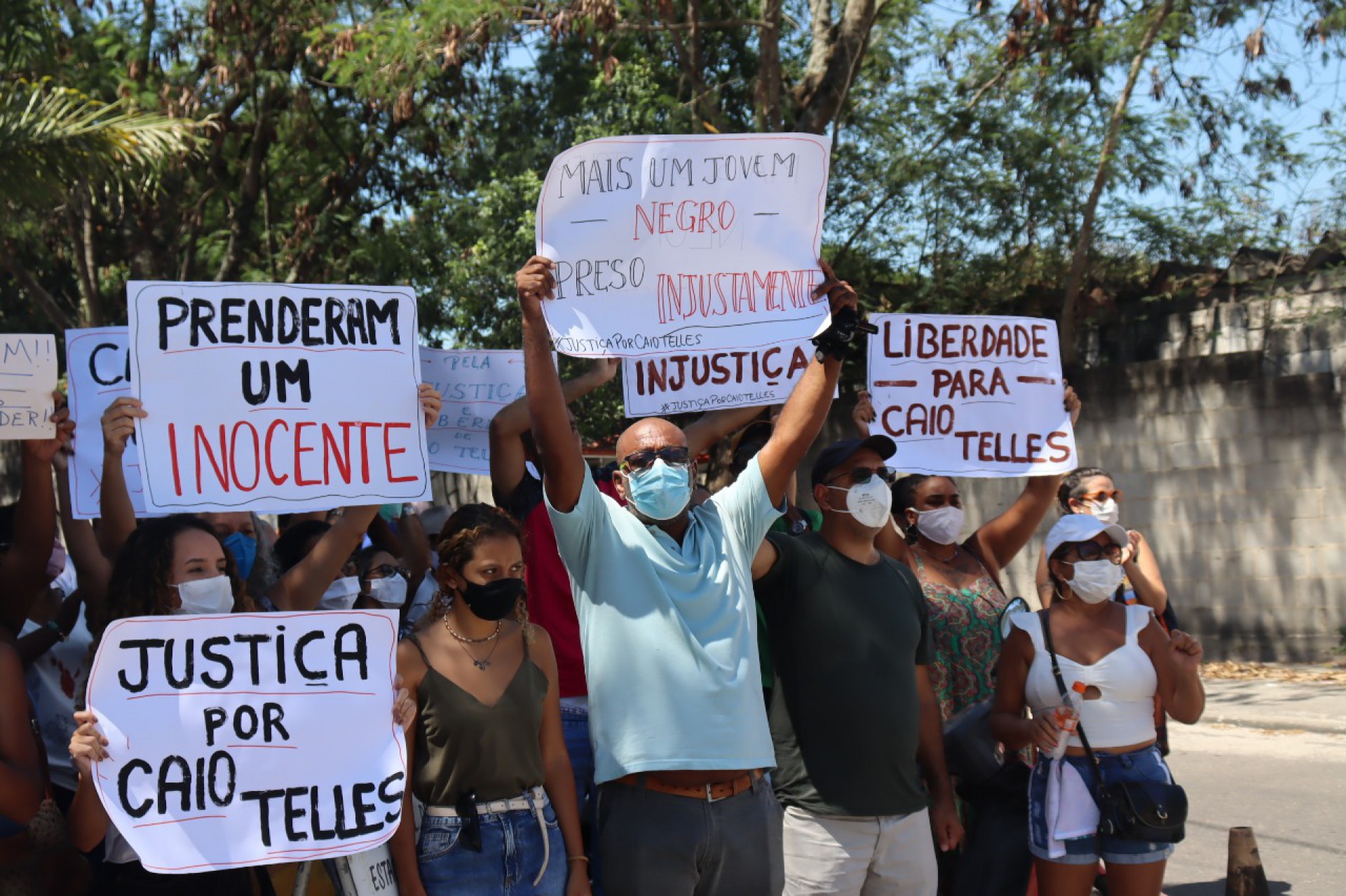 Amigos e familiares de Caio Telles fazem ato pela liberdade do jovem em S&atilde;o Gon&ccedil;alo, na Regi&atilde;o Metropolitana do Rio - Gustavo Mattos / Divulga&ccedil;&atilde;o