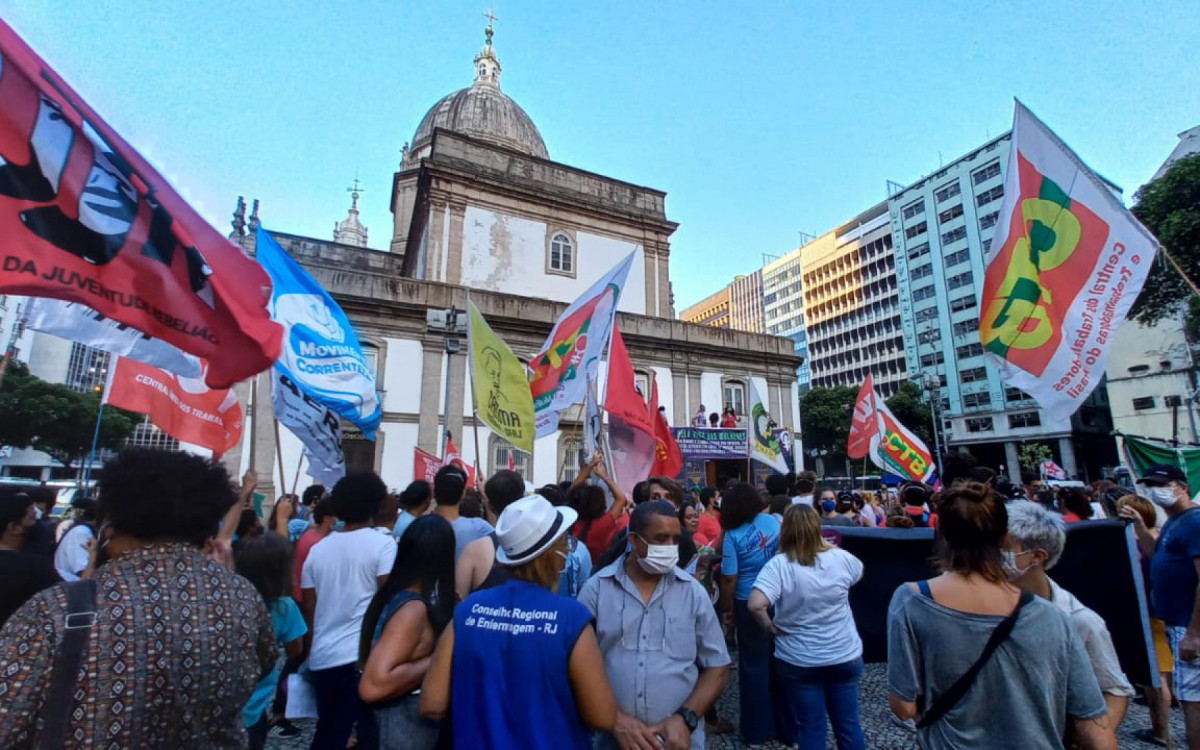 Mulheres marcham da Candelária à Cinelândia durante protesto  - Mario Cesar/ASFOC-SN