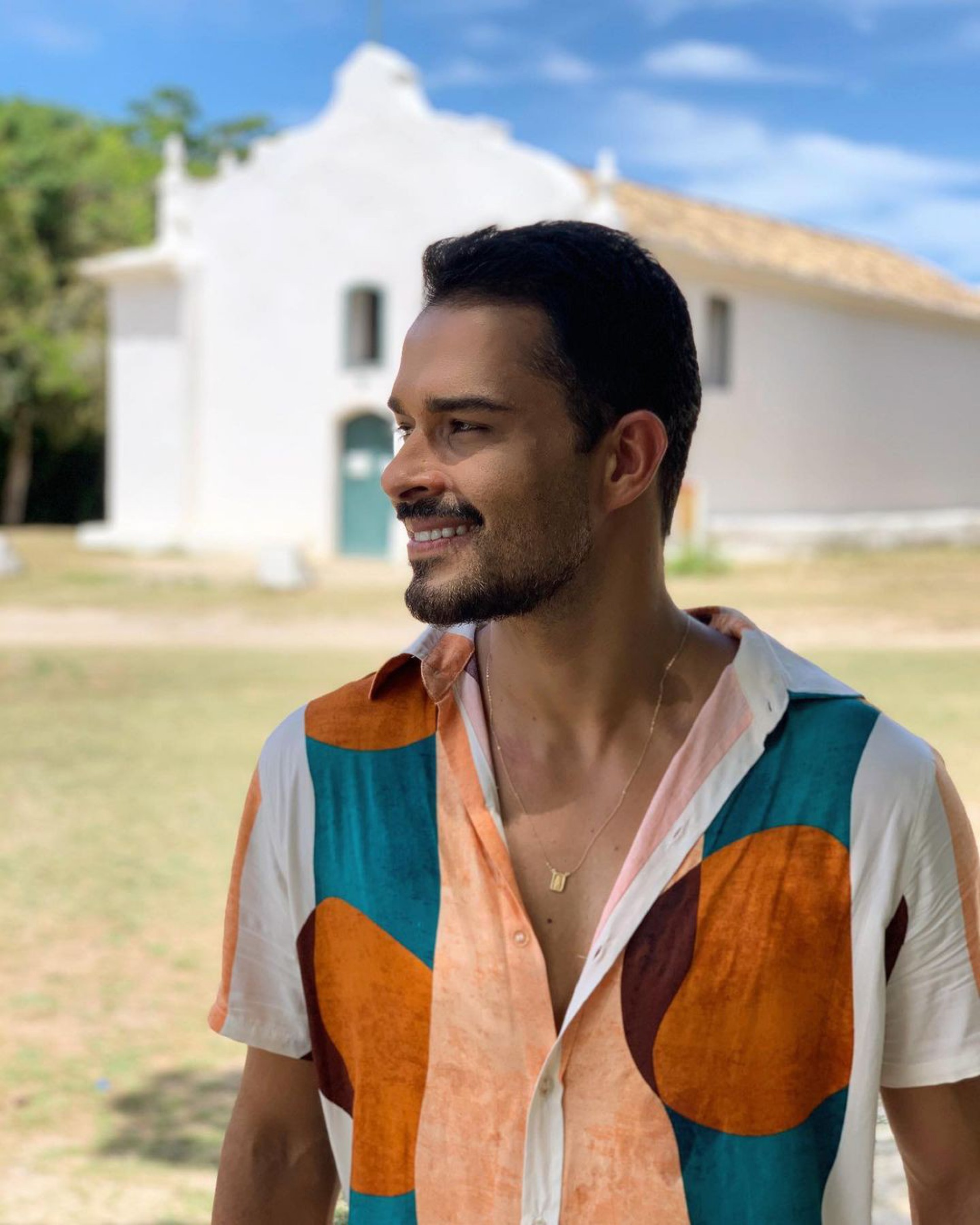 O jornalista Philipe Lemos conquistou a web ao esbanjar carisma no 'Jornal Nacional' - Reprodução/Instagram