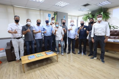 Prefeito Grael recebe o presidente da Confederação Brasileira de Surf