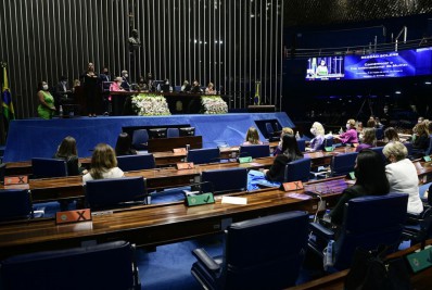 Repúdio à fala de deputado marca homenagens do Congresso às mulheres