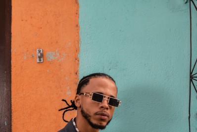 No Dia do DJ, Rennan da Penha aconselha aspirantes: 'Foca nos estudos'