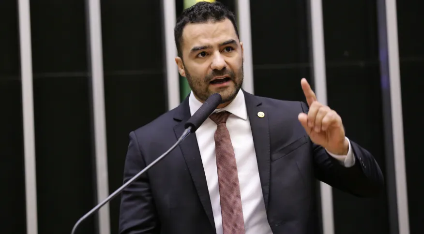 Após aúdios sexistas, Podemos anuncia desfiliação de Arthur do Val