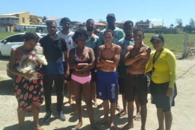 Guarda Marítima e Ambiental de Arraial do Cabo auxilia na busca de três crianças perdidas na Ponta da Massambaba