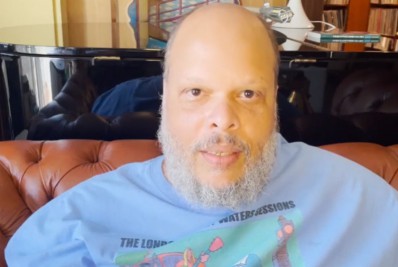 Ed Motta pede desculpas a Raul Seixas após declaração polêmica