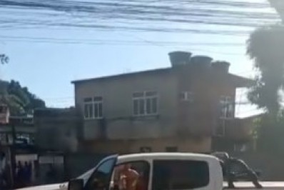 Homem é executado a tiros dentro de carro em São João de Meriti