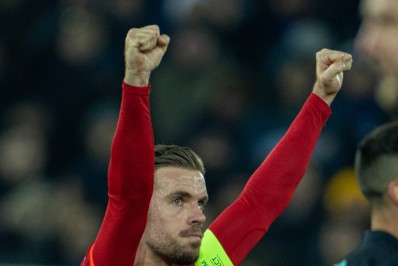 Liverpool perde para Inter de Milão, mas agarra vantagem e avança às quartas da Liga dos Campeões