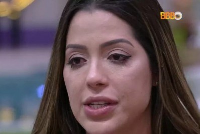 Chorando, Laís tenta fazer as pazes com Arthur: 'Quero conhecer sua filha'