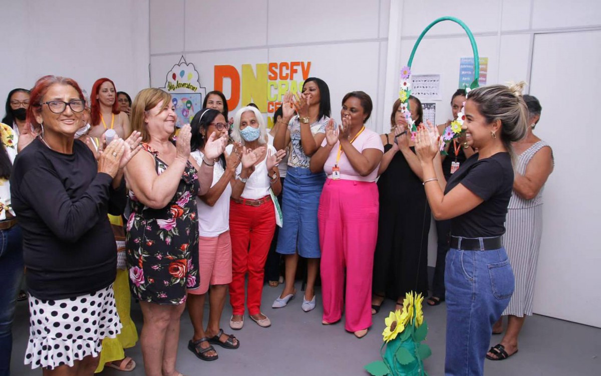 A secret&aacute;ria Brenda Carneiro (&agrave; direita) destacou que h&aacute; uma agenda repleta de atividades para as mulheres