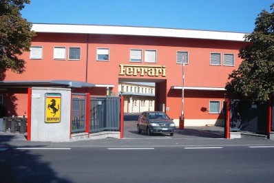 Ferrari suspende produção para mercado russo e anuncia doação para refugiados ucranianos