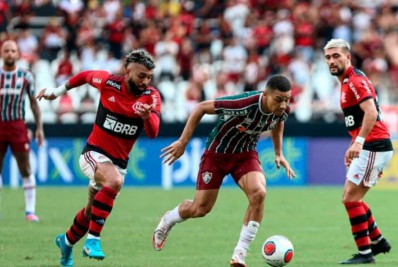 Fluminense é absolvido na Justiça por acusação de racismo e Flamengo é punido por cânticos homofóbicos
