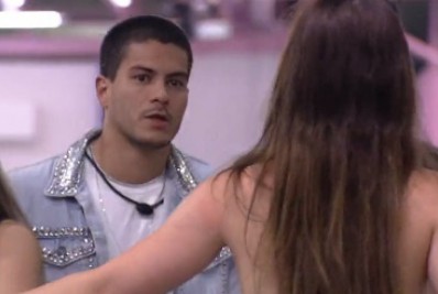 Após ser eliminada do 'BBB 22', Jade Picon se recusa a abraçar Arthur Aguiar