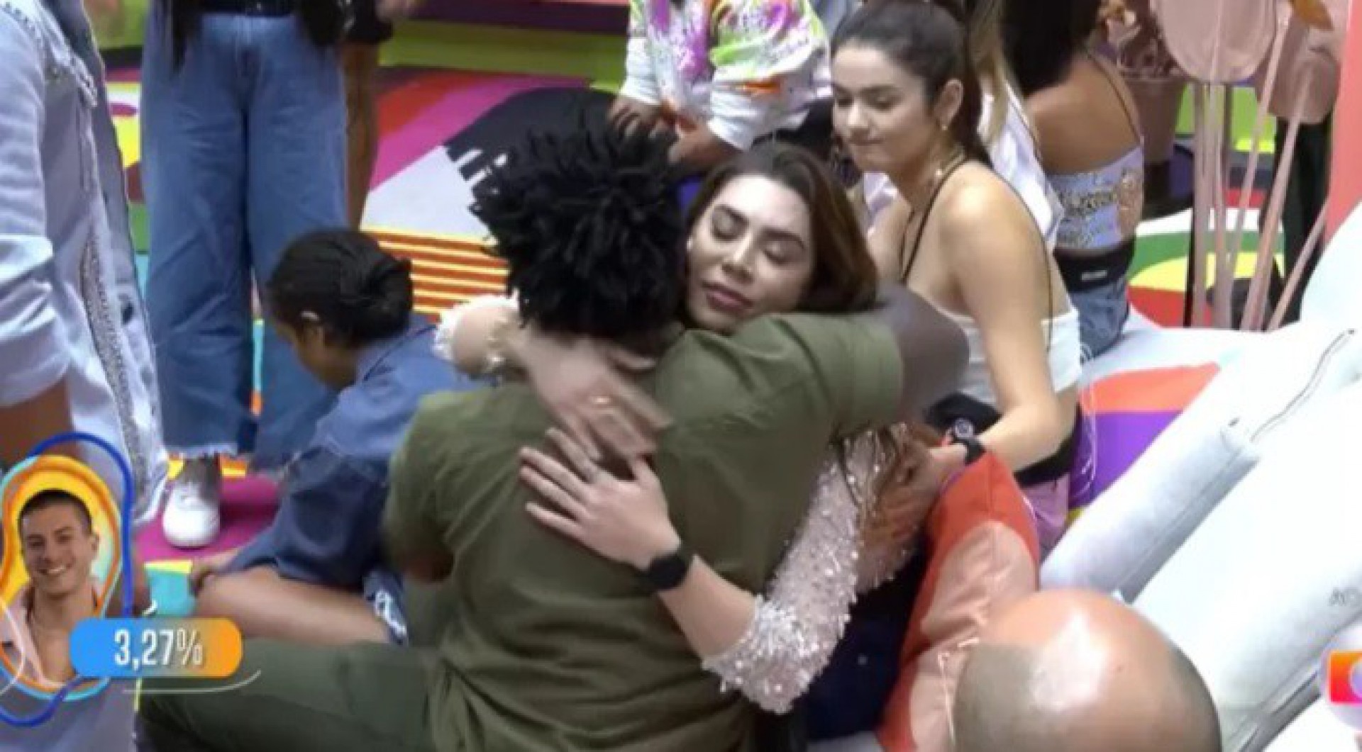 Eslovênia ao lado de Naiara Azevedo - Reprodução