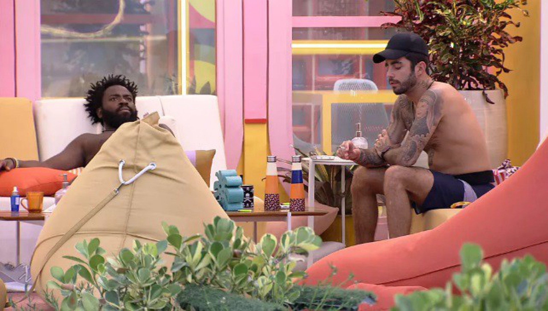 Douglas Silva e Pedro Scooby - Reprodução/Gshow