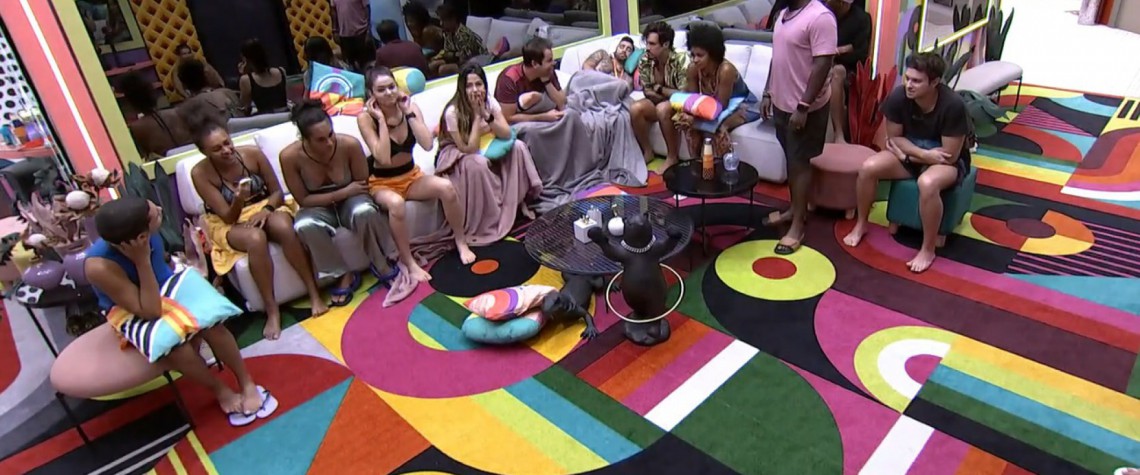 Brothers se assustam com chegada de Dummy na casa do 'BBB 22' - reprodução da TV Globo