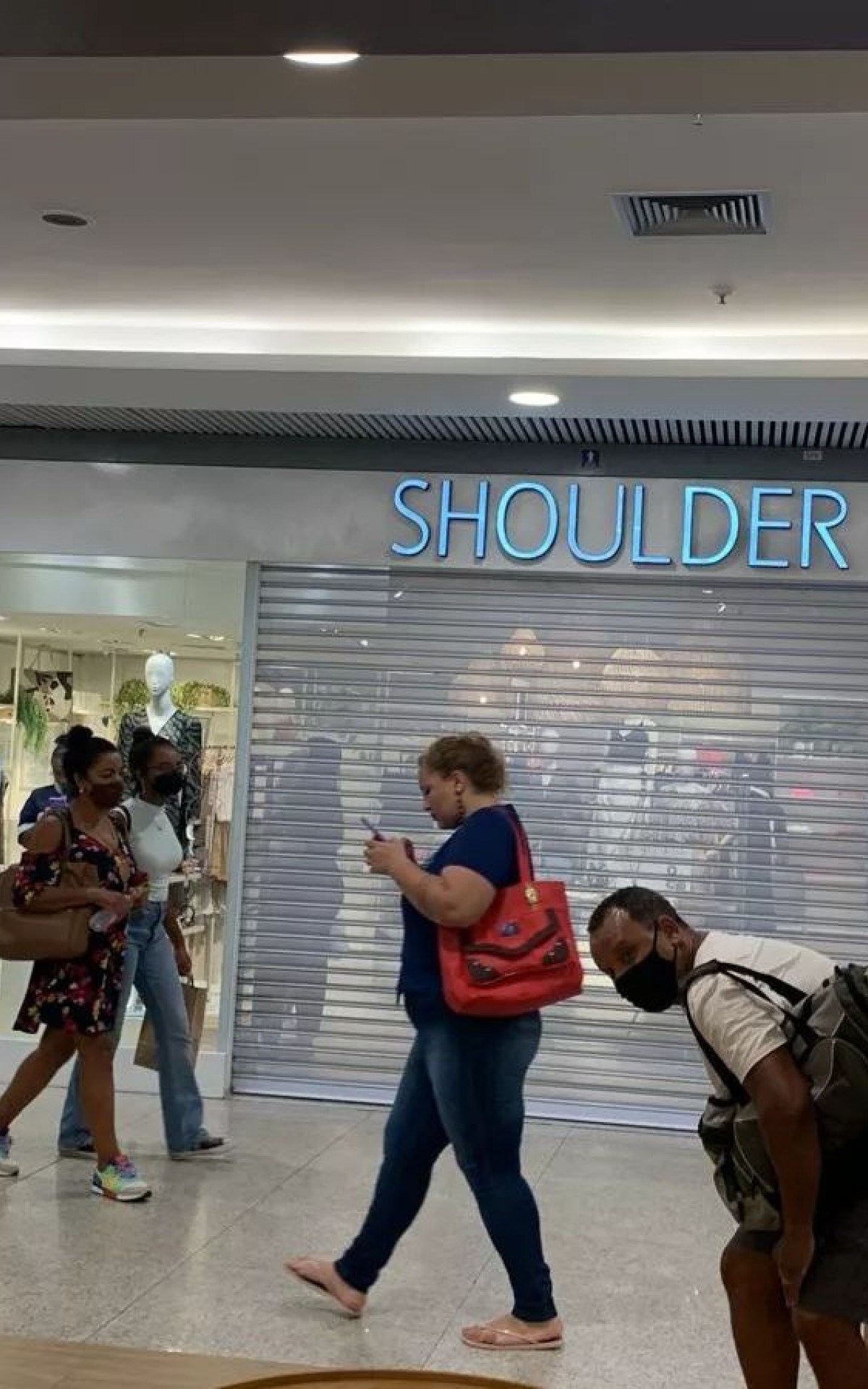 Assalto em joalheria do Shopping Tijuca causa p&acirc;nico entre funcion&aacute;rios e clientes