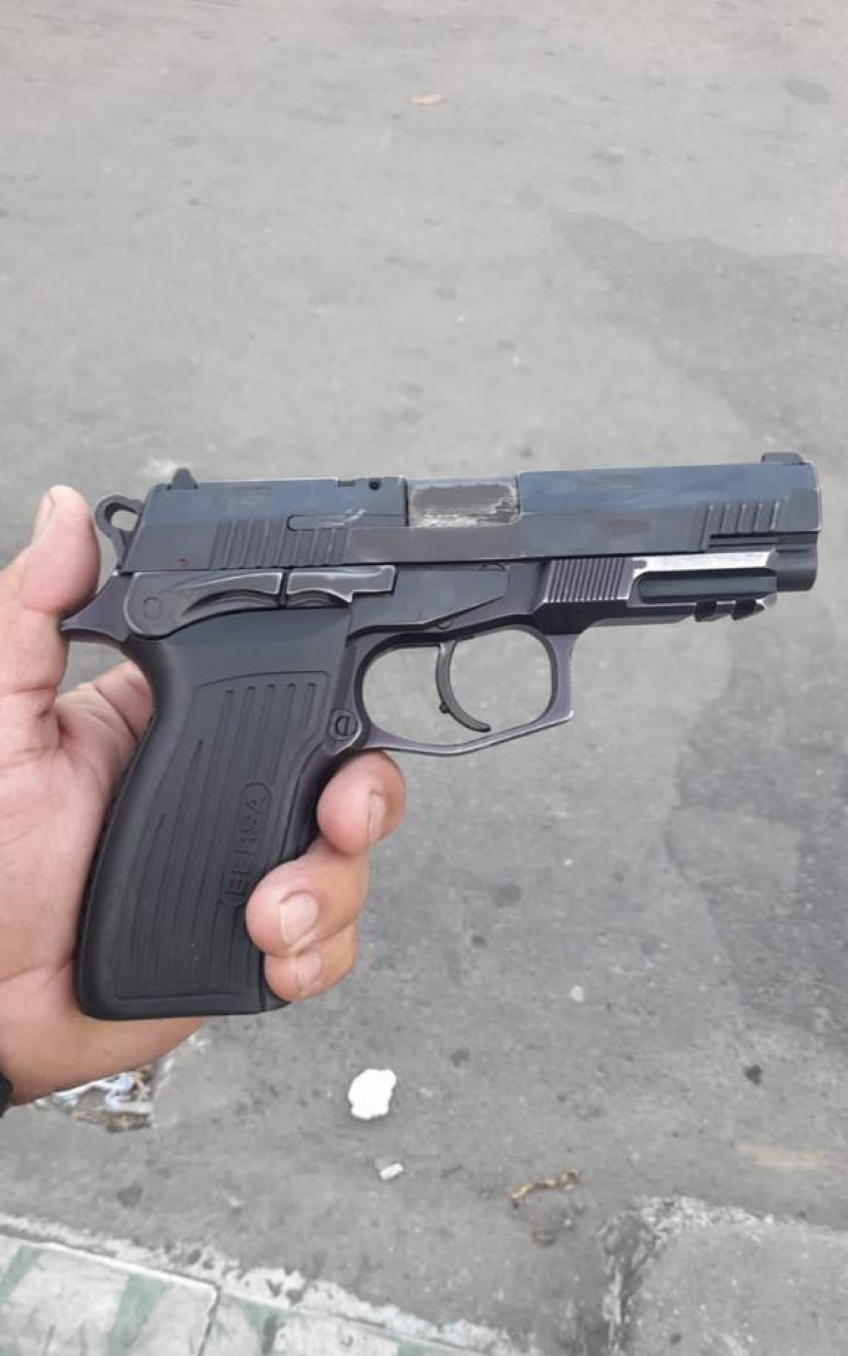 Tr&ecirc;s suspeitos foram presos na comunidade da Palmeira